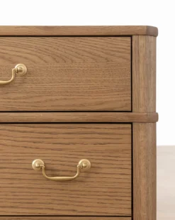Alessandra Dresser
