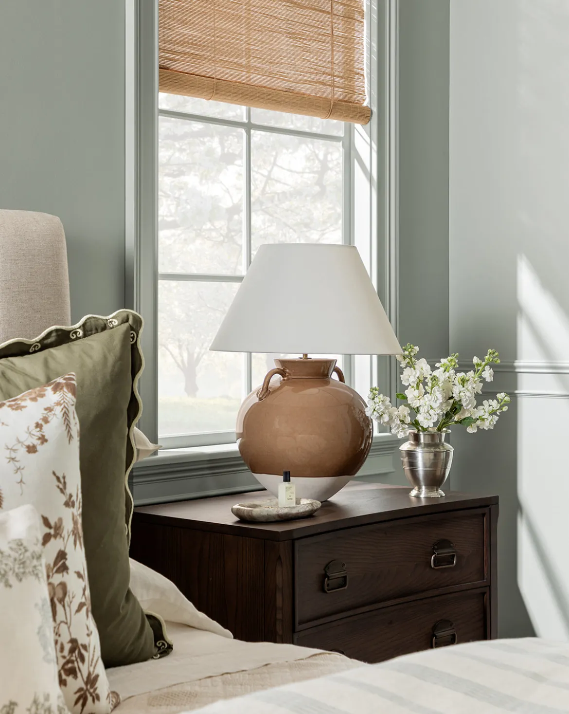 Amphora Table Lamp