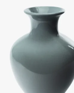 Natalia Vase
