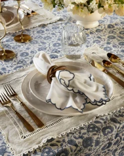Scallop Border Napkins (Set of 4)