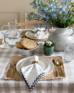 Scallop Border Napkins (Set of 4)